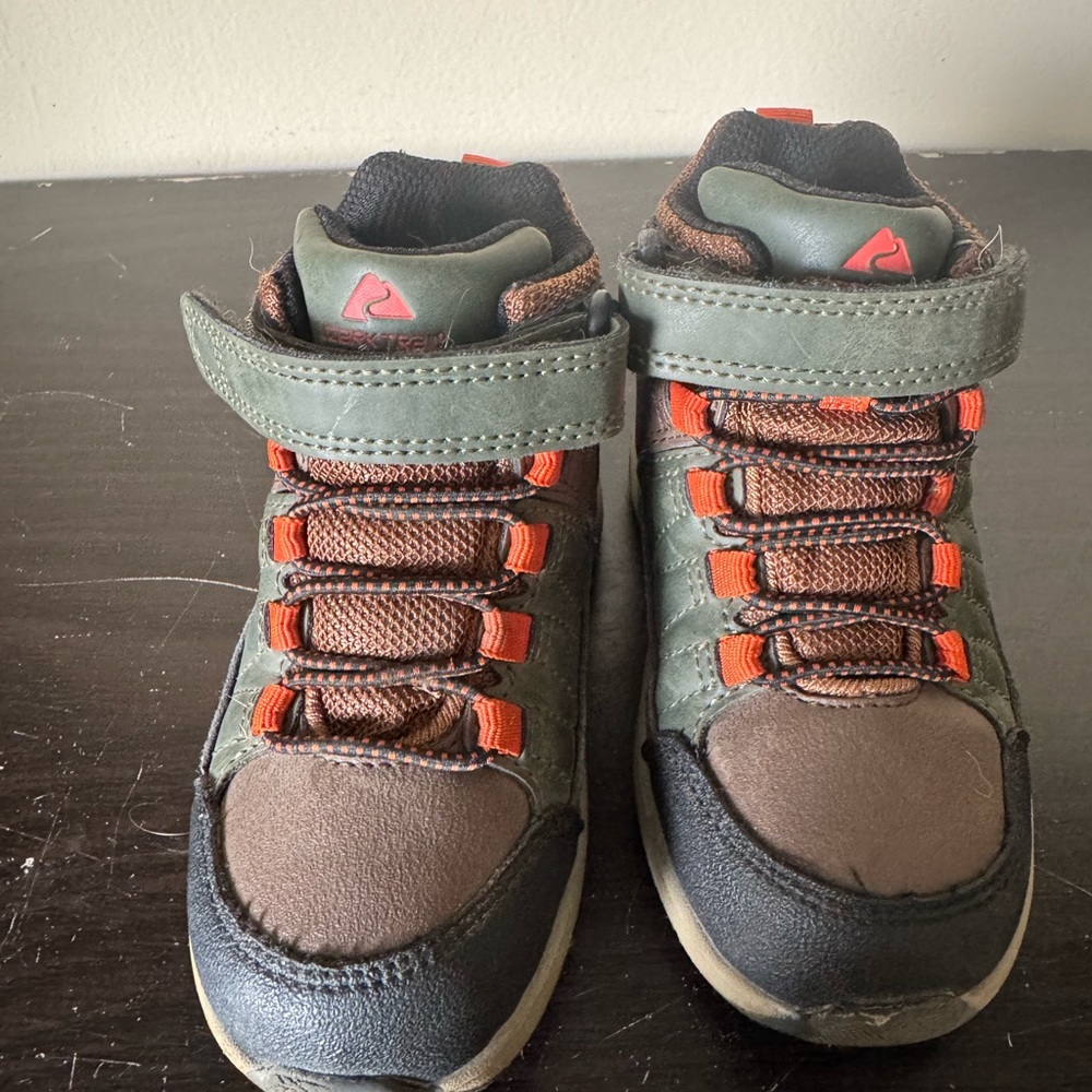 Ozark Trail Kids Sneakers in Green and Brown